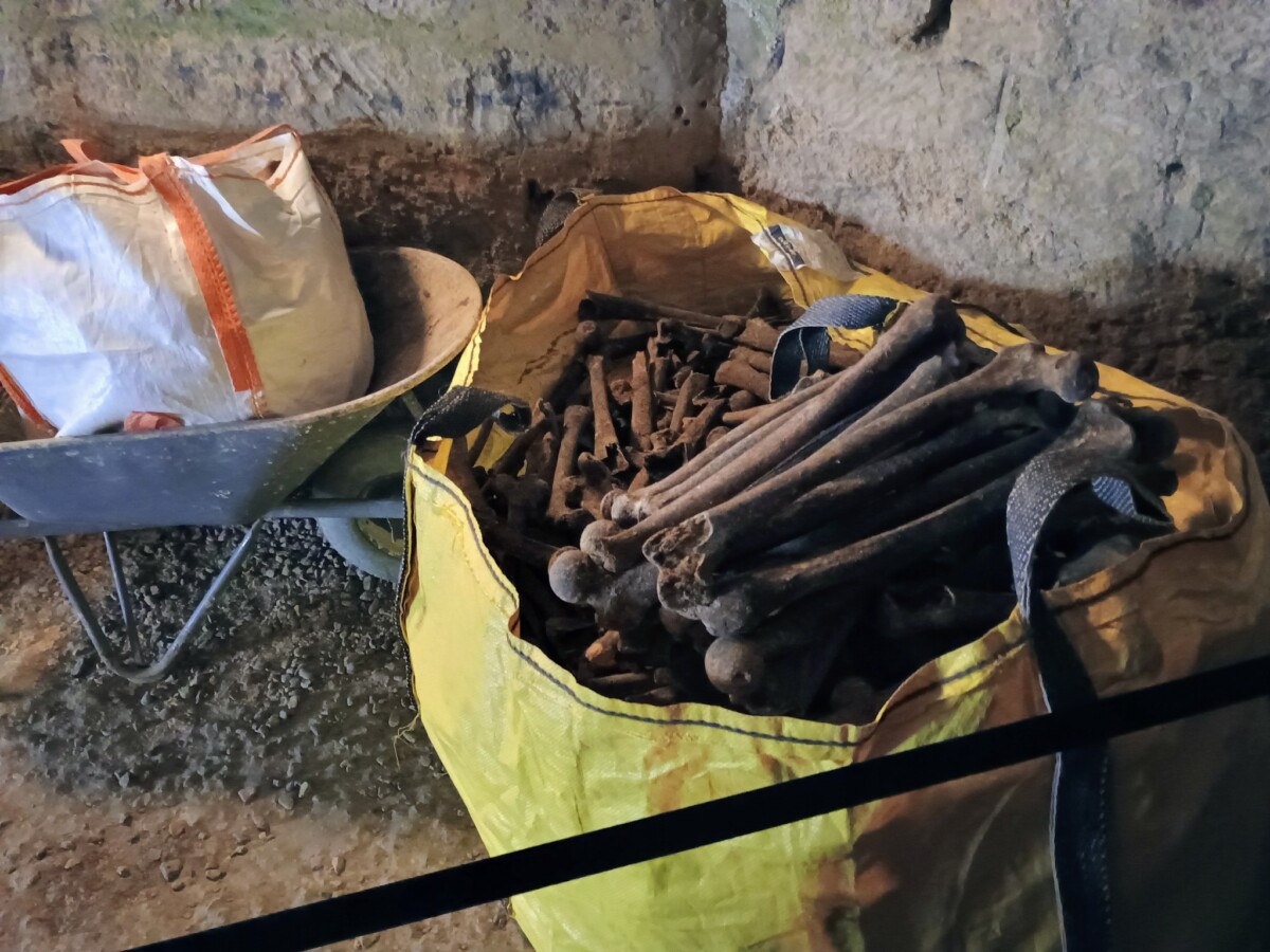 catacombs-28