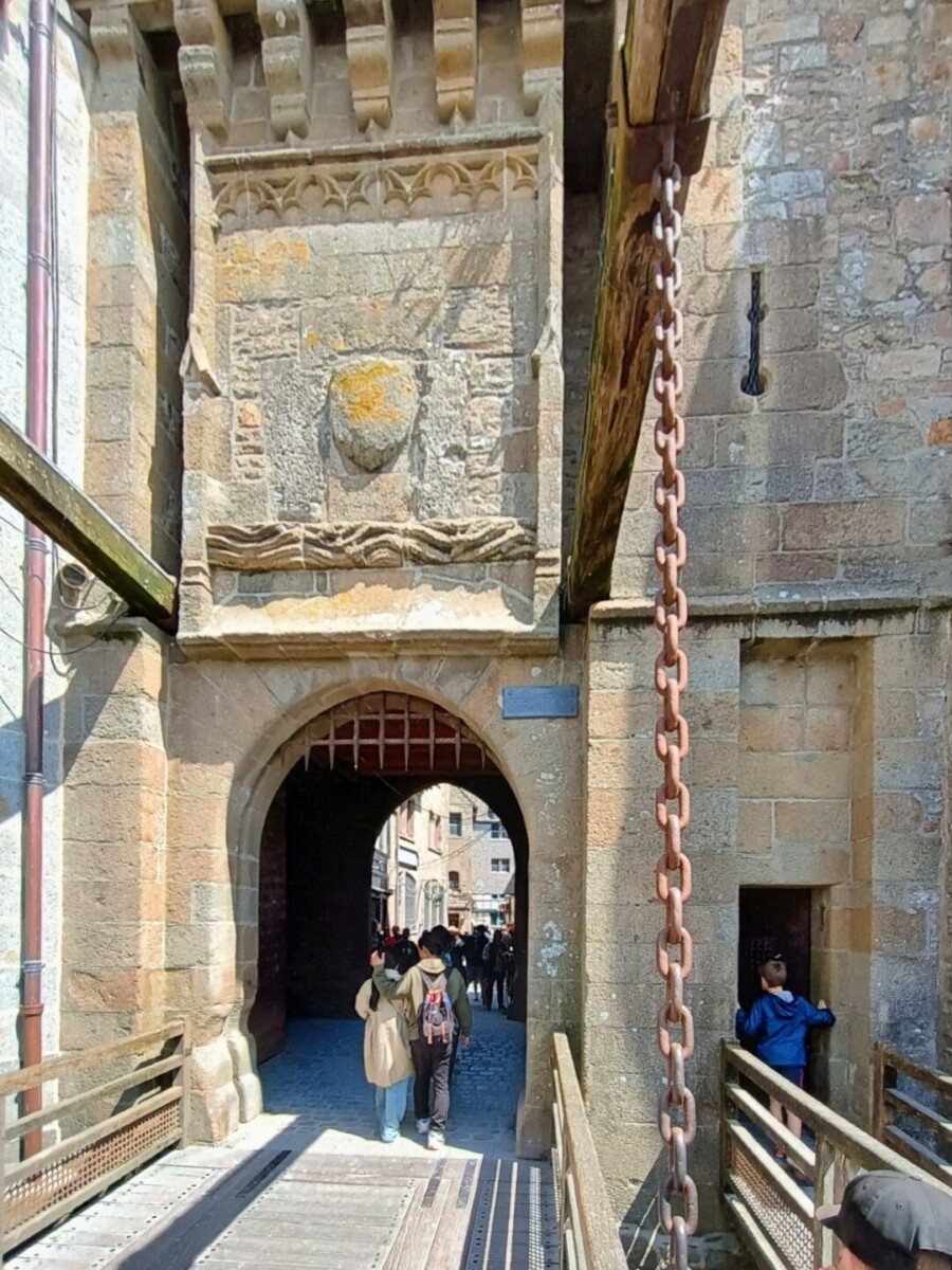 montst-10