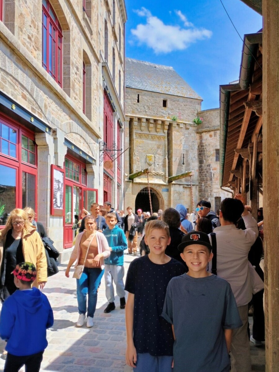 montst-9